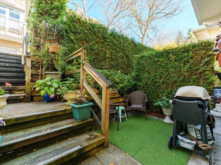 Photo 4 at 5 - 3588 Whitney Place, Champlain Heights, Vancouver East