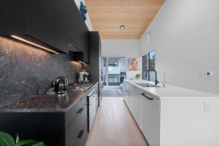 Photo 10 at 201 - 650 E 2nd Street, Lower Lonsdale, North Vancouver