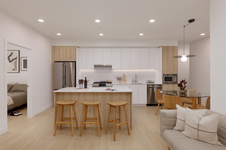 Photo 2 at 308 - 2450 Garden Drive, Grandview Woodland, Vancouver East