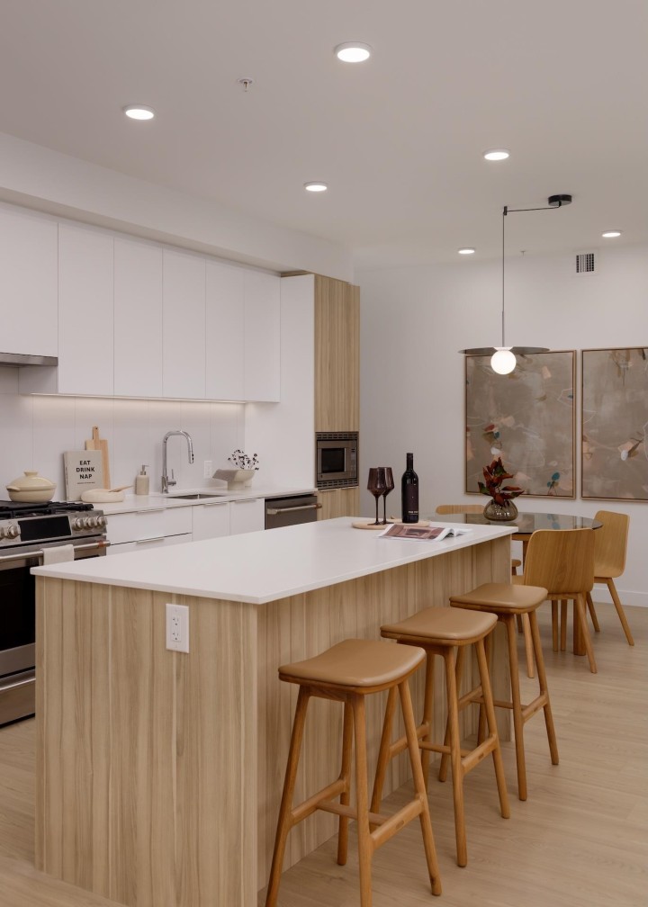 Photo 6 at 308 - 2450 Garden Drive, Grandview Woodland, Vancouver East