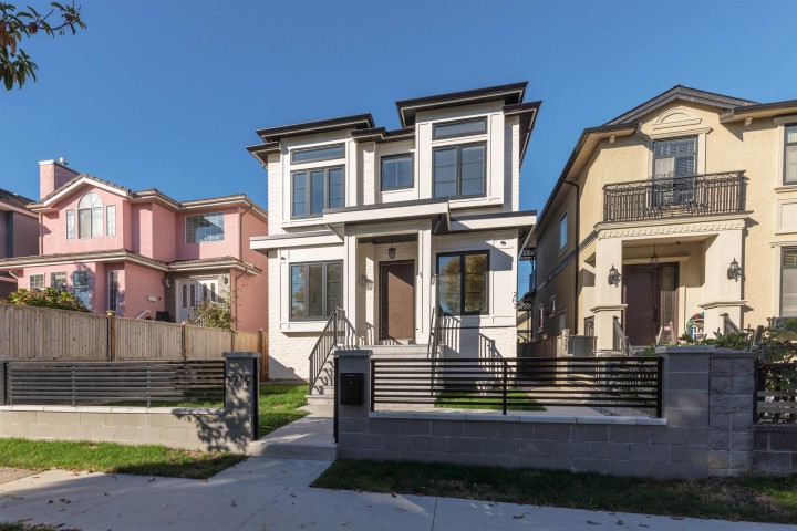 Photo 2 at 2719 E 46th Avenue, Killarney VE, Vancouver East