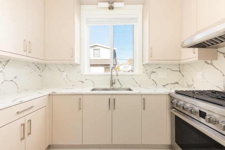 Photo 7 at 2719 E 46th Avenue, Killarney VE, Vancouver East