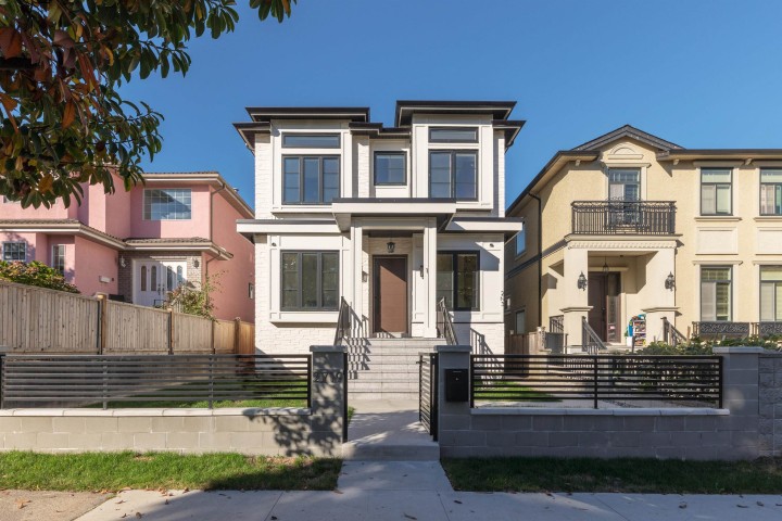 Photo 1 at 2719 E 46th Avenue, Killarney VE, Vancouver East