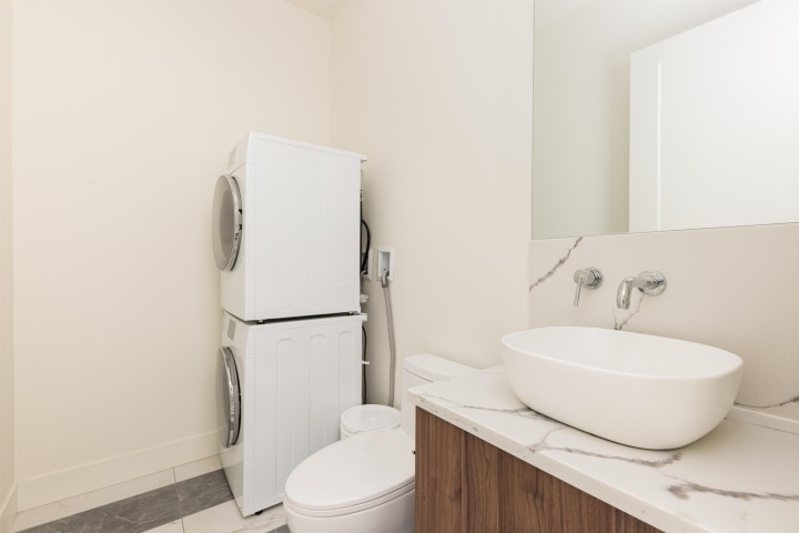 Photo 8 at 2719 E 46th Avenue, Killarney VE, Vancouver East