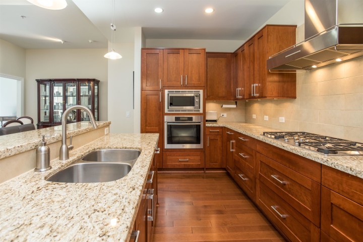 Photo 2 at 301 - 605 Clyde Avenue, Park Royal, West Vancouver