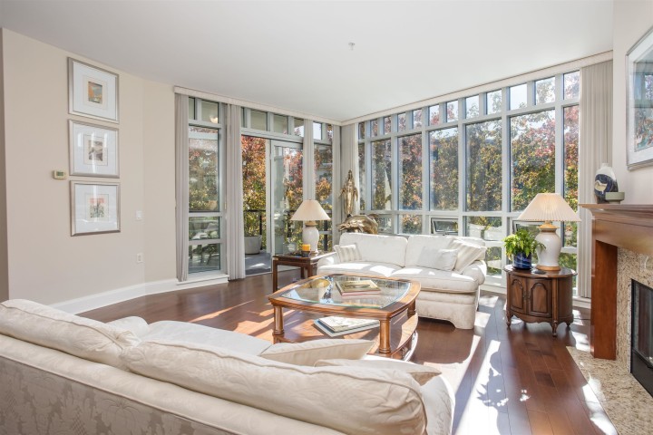 Photo 4 at 301 - 605 Clyde Avenue, Park Royal, West Vancouver