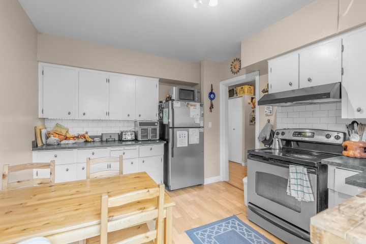 Photo 12 at 610 Salsbury Drive, Hastings, Vancouver East