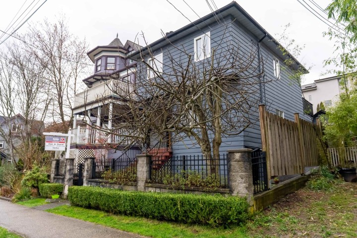 Photo 3 at 610 Salsbury Drive, Hastings, Vancouver East