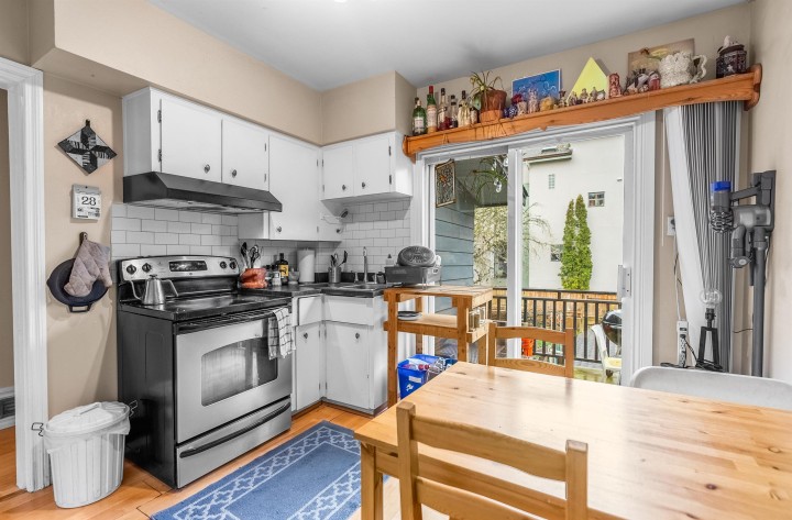 Photo 10 at 610 Salsbury Drive, Hastings, Vancouver East