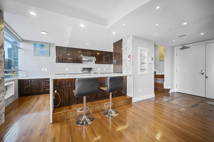 Photo 5 at PH1003 - 1288 Marinaside Crescent, Yaletown, Vancouver West