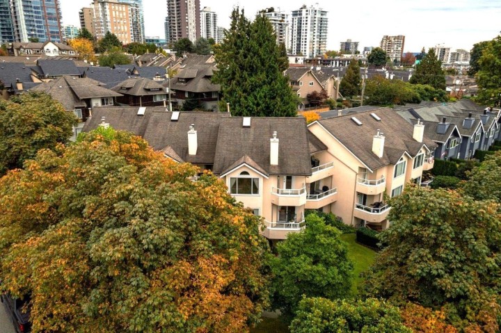 Photo 3 at 2 - 261 W 16th Street, Central Lonsdale, North Vancouver