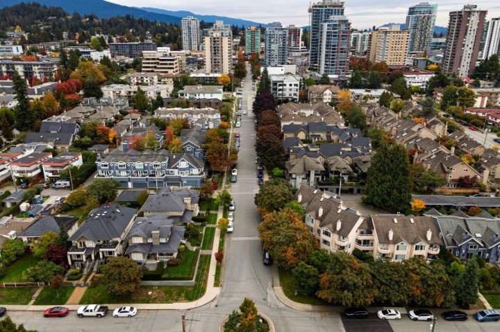 Photo 36 at 2 - 261 W 16th Street, Central Lonsdale, North Vancouver