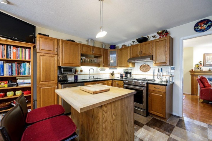 Photo 10 at 2 - 261 W 16th Street, Central Lonsdale, North Vancouver