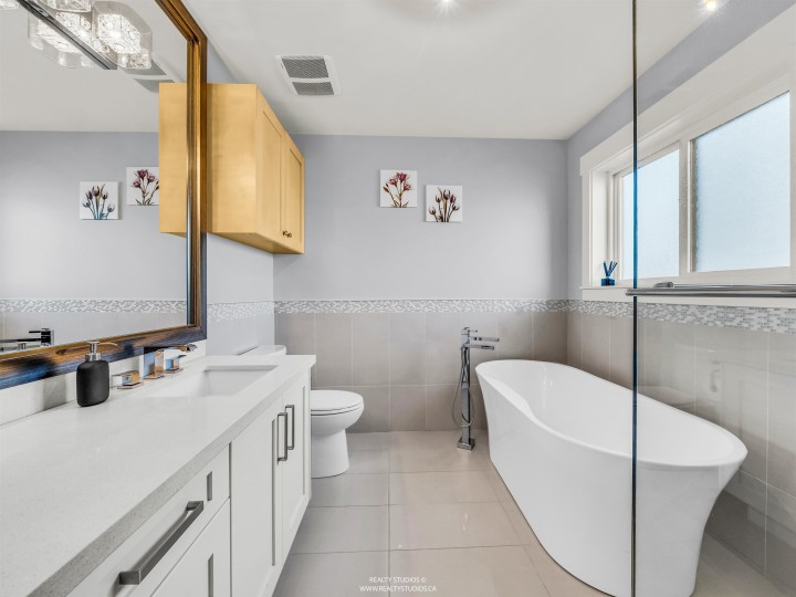 Photo 17 at 7380 Ontario Street, South Vancouver, Vancouver East