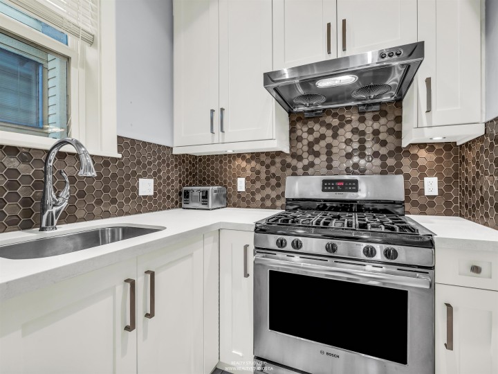 Photo 12 at 7380 Ontario Street, South Vancouver, Vancouver East