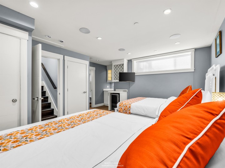 Photo 32 at 7380 Ontario Street, South Vancouver, Vancouver East