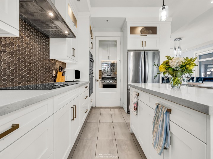 Photo 10 at 7380 Ontario Street, South Vancouver, Vancouver East