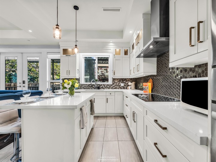 Photo 11 at 7380 Ontario Street, South Vancouver, Vancouver East