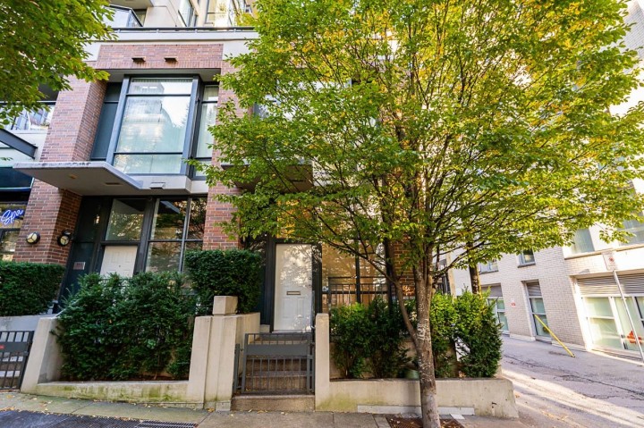 Photo 2 at 555 Helmcken Street, Downtown VW, Vancouver West