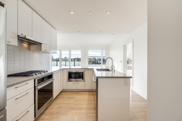 Photo 6 at 515 - 3488 Sawmill Crescent, South Marine, Vancouver East