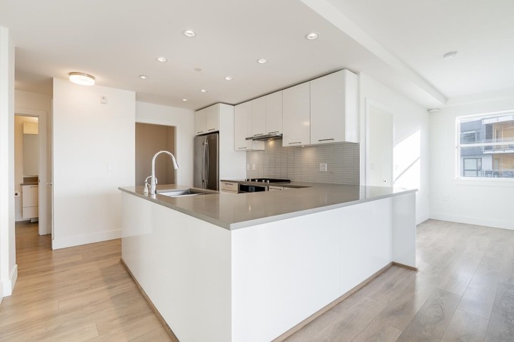 Photo 7 at 515 - 3488 Sawmill Crescent, South Marine, Vancouver East