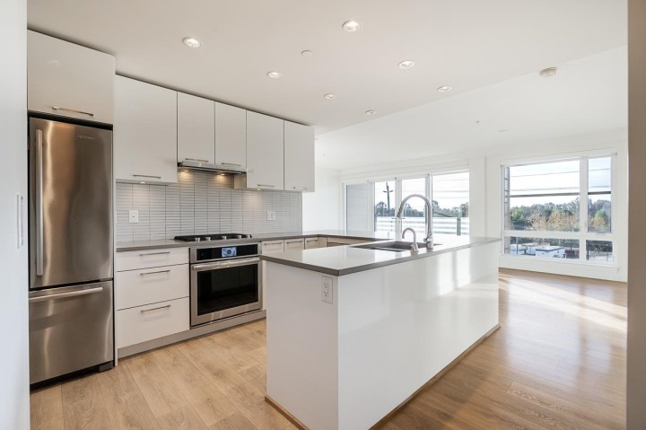 Photo 4 at 515 - 3488 Sawmill Crescent, South Marine, Vancouver East