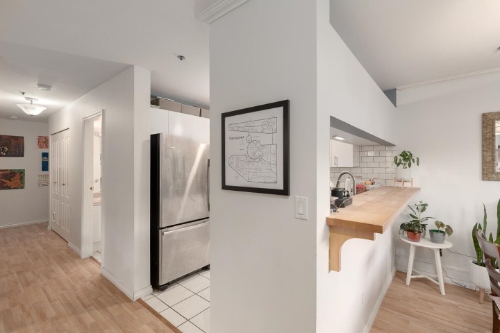 Photo 7 at 102 - 838 W 16th Avenue, Cambie, Vancouver West