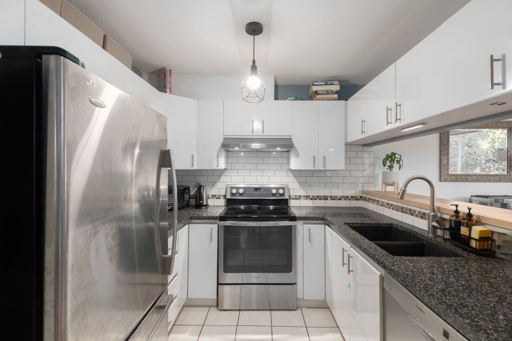 Photo 9 at 102 - 838 W 16th Avenue, Cambie, Vancouver West