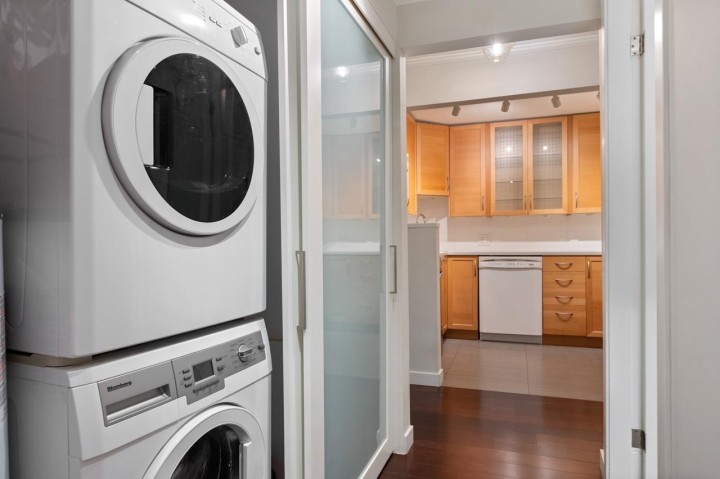 Photo 12 at 104 - 925 W 15th Avenue, Fairview VW, Vancouver West