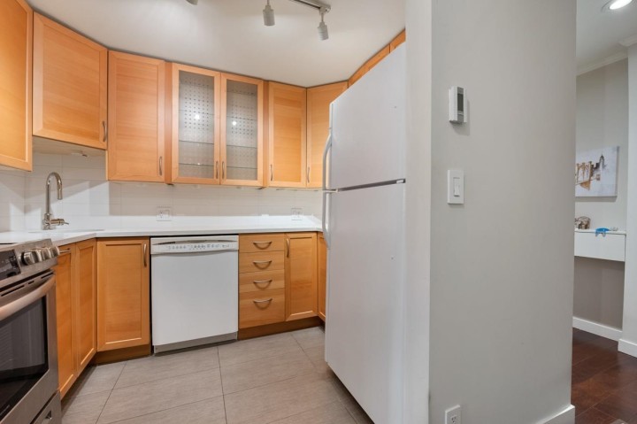 Photo 7 at 104 - 925 W 15th Avenue, Fairview VW, Vancouver West