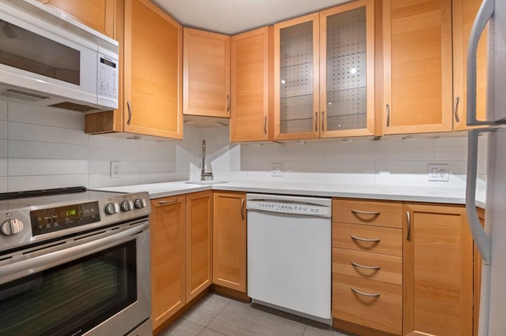 Photo 5 at 104 - 925 W 15th Avenue, Fairview VW, Vancouver West