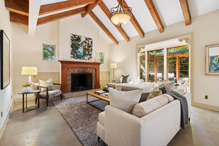 Photo 1 at 947 22nd Street, Dundarave, West Vancouver