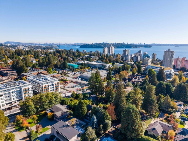 Photo 39 at 947 22nd Street, Dundarave, West Vancouver