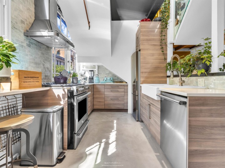 Photo 3 at 83 Alexander Street, Downtown VE, Vancouver East