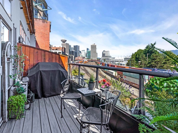 Photo 14 at 83 Alexander Street, Downtown VE, Vancouver East