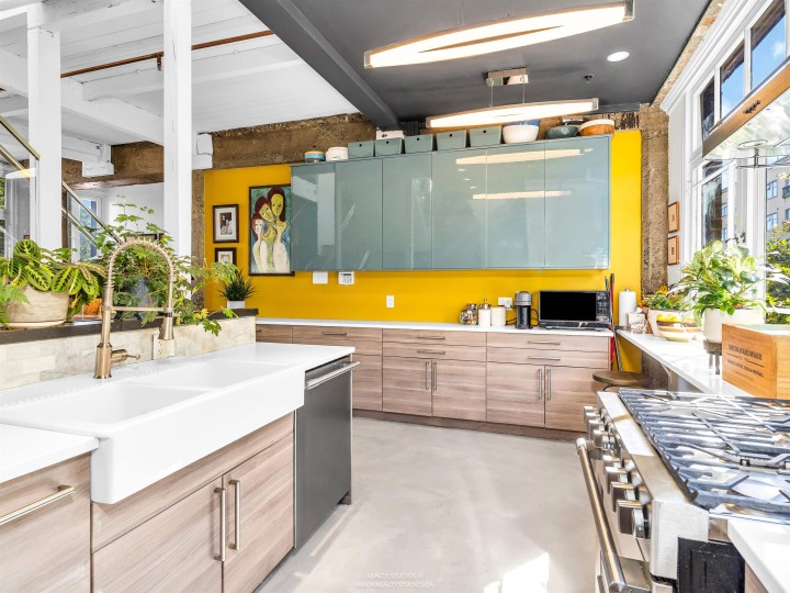 Photo 4 at 83 Alexander Street, Downtown VE, Vancouver East