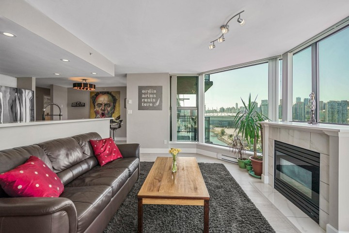 Photo 3 at 2001 - 1128 Quebec Street, Downtown VE, Vancouver East