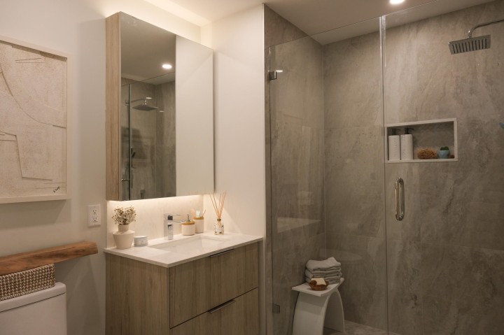 Photo 17 at 307 - 423 6th Street, Park Royal, West Vancouver