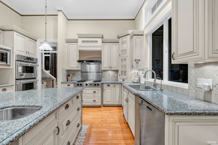 Photo 14 at 2398 Constantine Place, Panorama Village, West Vancouver