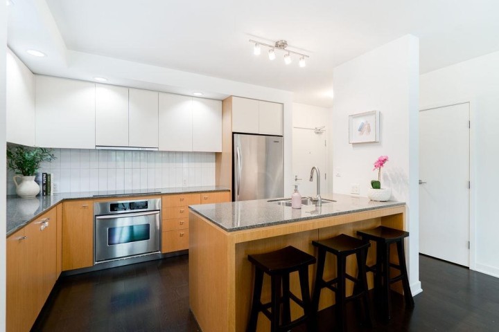 Photo 3 at 403 - 750 W 12th Avenue, Fairview VW, Vancouver West