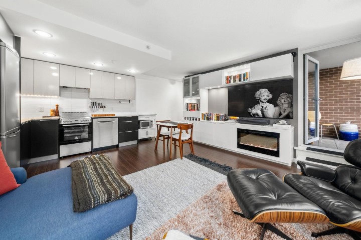 Photo 10 at 211 - 445 W 2nd Avenue, False Creek, Vancouver West