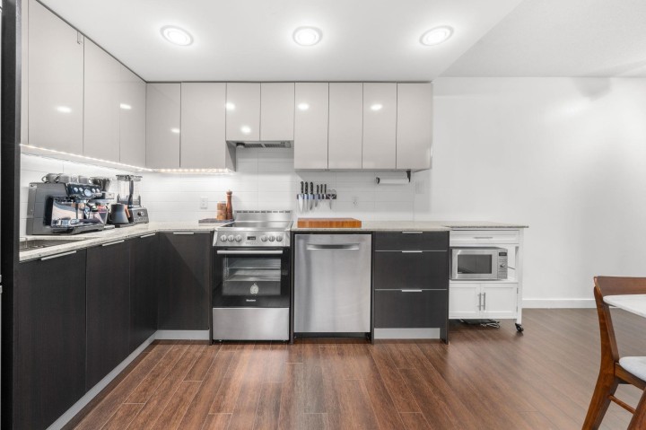 Photo 15 at 211 - 445 W 2nd Avenue, False Creek, Vancouver West