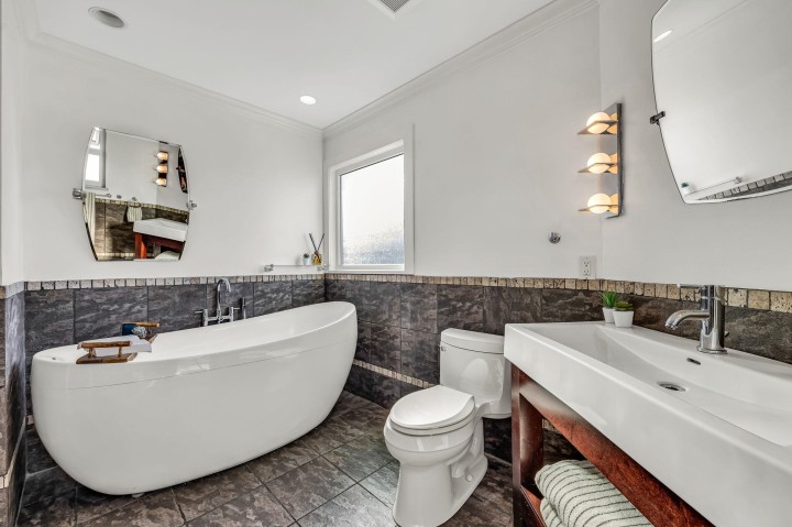 Photo 7 at 3191 E 8th Avenue, Renfrew VE, Vancouver East