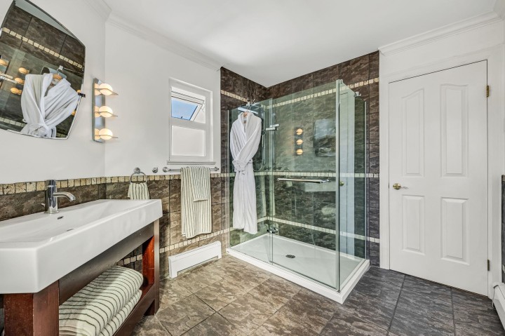 Photo 9 at 3191 E 8th Avenue, Renfrew VE, Vancouver East