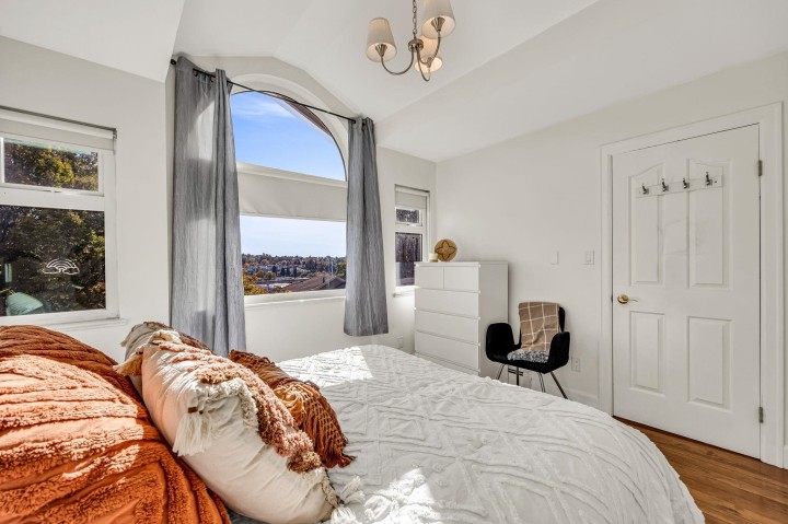 Photo 11 at 3191 E 8th Avenue, Renfrew VE, Vancouver East