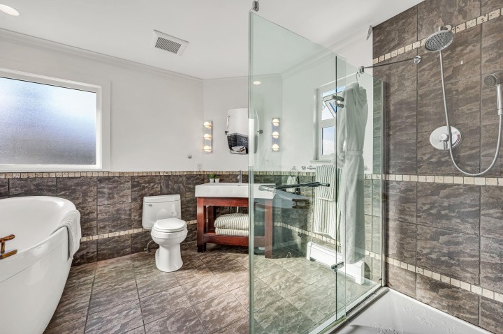 Photo 8 at 3191 E 8th Avenue, Renfrew VE, Vancouver East