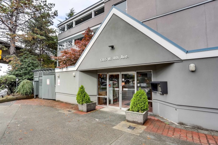 Photo 2 at 305 - 1365 W 4th Avenue, False Creek, Vancouver West