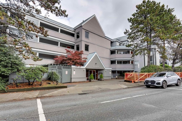 Photo 1 at 305 - 1365 W 4th Avenue, False Creek, Vancouver West