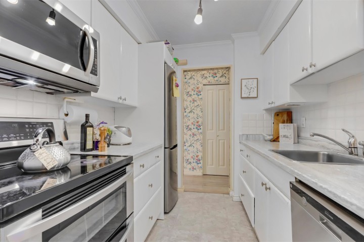 Photo 8 at 1218 - 235 Keith Road, Cedardale, West Vancouver