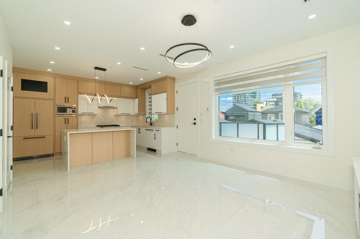 Photo 2 at 1554 W 66th Avenue, S.W. Marine, Vancouver West